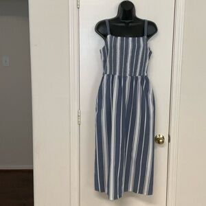 ‼️final must bundle ‼️Old Navy Blue and White Smocked Midi Sundress